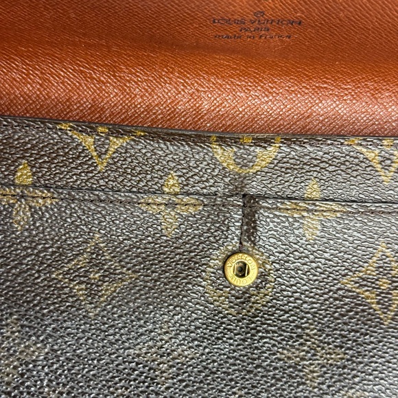 Louis Vuitton Monogram Sarah Wallet – Vintage Classic in Fair Condition - Picture 13 of 14